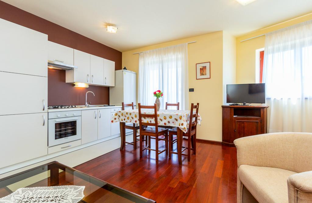 Apartment Yoyo Štinjan