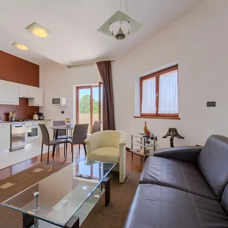 Apartments Villa Yoyo Stinjan Exterior photo