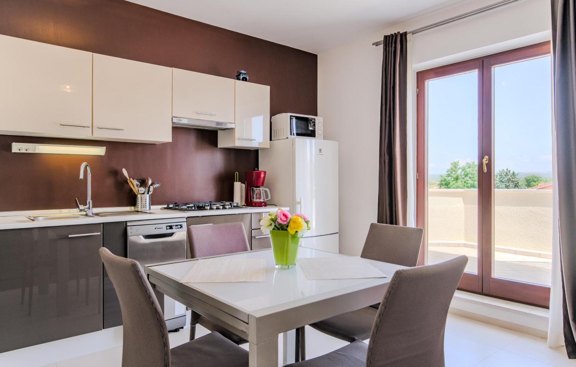Yoyo Apartman Stinjan